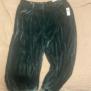 Dark green Old Navy velvet suit. Never worn-Both pants and jacket are medium.